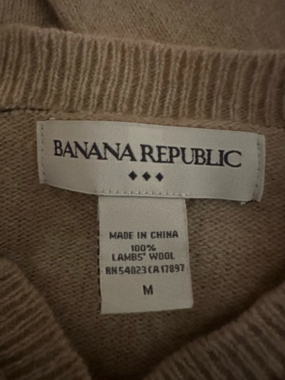Banana Republic 100% Lambswool Sweater Minimalist Mens Med Tan V-Neck Classic